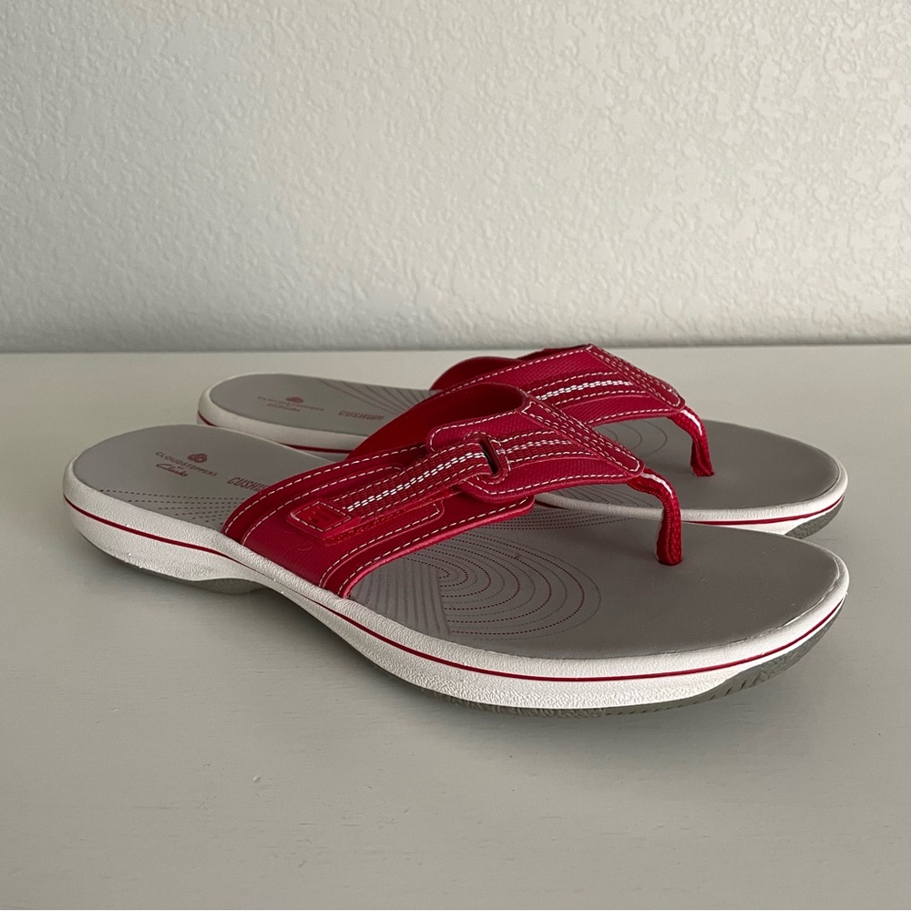 NWOT Cloudsteppers Flip Flops